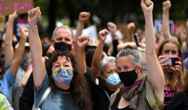 Canberra’da kadına şiddet protesto edildi: 900 kadın mağdurun adının yazıldığı pankart açıldı
