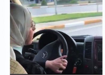 AKP’li vekil Ravza Kavakcı Kan ‘hiç kullanmadım’ dediği Mercedes araçla videosu ortayı çıktı