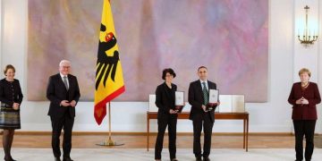 Uğur Şahin ve eşi Özlem Türeci’ye ‘Alman Liyakat Nişanı’ verildi