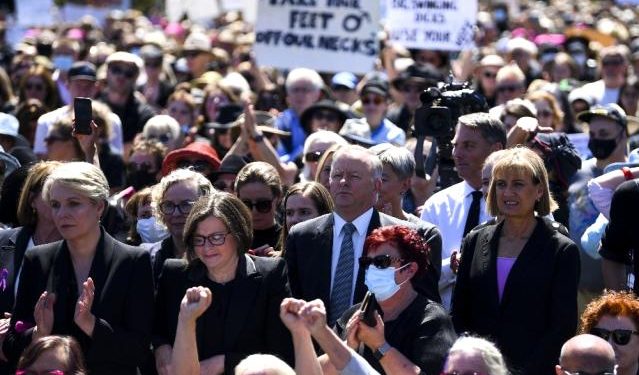 Canberra’da kadına şiddet protesto edildi: 900 kadın mağdurun adının yazıldığı pankart açıldı