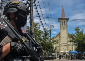 Enodonezya’da kiliseye bombalı saldırı: En az 14 yaralı