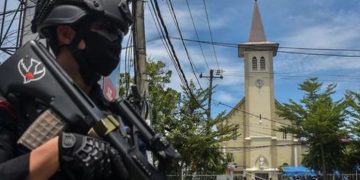 Enodonezya’da kiliseye bombalı saldırı: En az 14 yaralı