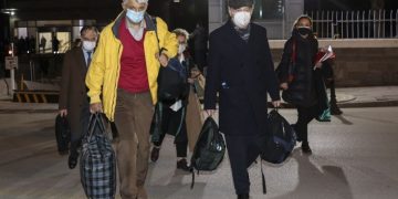 Bildiri imza atan 3 Amirallere elektronik kelepçe, diğerlerine bildirim yapıldı