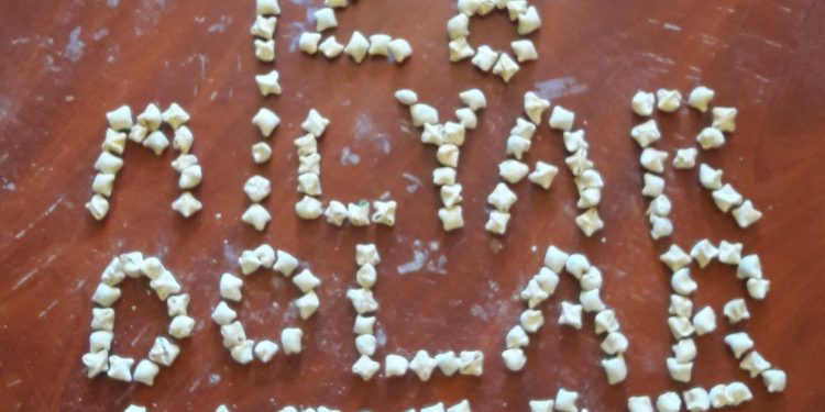 Saray, “128 milyar dolar nerede?” afişlerine ‘hakaret soruşturması’ açtı