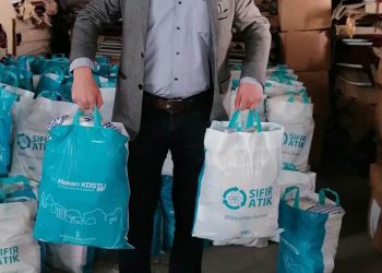 CHP’li Meclis Üyesi: AKP’li belediye, İzmir deprem yardımlarını 6 ay saklayıp Ramazan kolisi yaptı