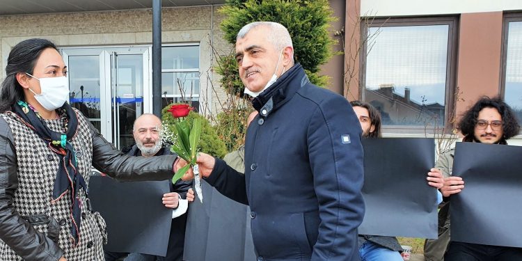 HDP’li Gergerlioğlu: Evimin önünde 3-4 polis aracı var
