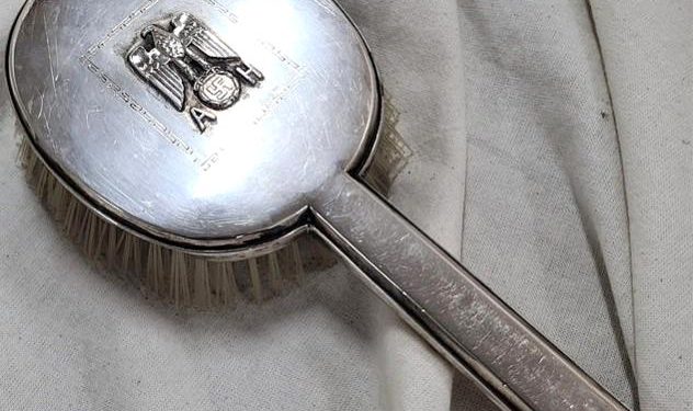 Perth’deki bir müzayede evinin, Hitler’in eşyalarını satması tepki çekti