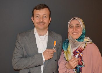 Hizmet Gönüllüleri adına aldık: Hollanda Kraliyet Nişanı, bu yıl Yılmaz ailesine verildi