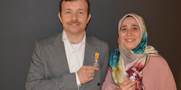 Hizmet Gönüllüleri adına aldık: Hollanda Kraliyet Nişanı, bu yıl Yılmaz ailesine verildi