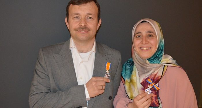Hizmet Gönüllüleri adına aldık: Hollanda Kraliyet Nişanı, bu yıl Yılmaz ailesine verildi