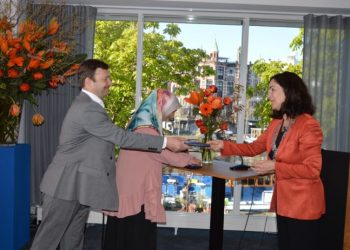 Hizmet Gönüllüleri adına aldık: Hollanda Kraliyet Nişanı, bu yıl Yılmaz ailesine verildi