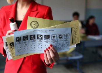 AKP kar gibi eriyor: Mansur Yavaş’a destek, Erdoğan’ı geride bıraktı