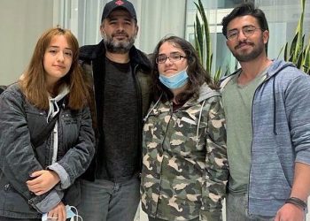 Sürgünde yaşayan Gazeteci Said Sefa, 5 yıl sonra çocuklarına kavuştu