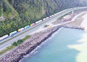 4 bine yakın TIR, bir aydır sınırı aşamıyor: Rusya izin vermiyor, Azerbaycan 500 dolar ek ücret alıyor