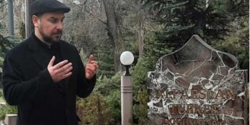 Babasının mezarlığına sokulmayan Türkeş’in oğlu: Babam Bahçeli’ye ajan derdi, şikayetçiyim