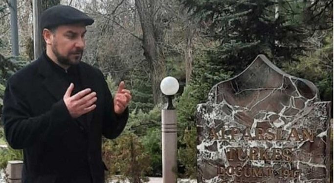 Babasının mezarlığına sokulmayan Türkeş’in oğlu: Babam Bahçeli’ye ajan derdi, şikayetçiyim