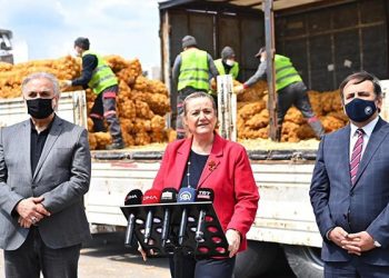 Ülkenin geldiği hazin durum: 30 liralık patates ve soğan dağıtımı için devlet töreni