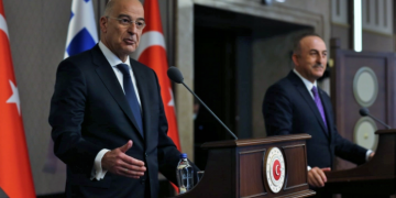 Karşılıklı suçlama: Çavuşoğlu ile mevkidaşı Yunan Bakan Dendias’la basın toplantısında gergin anlar