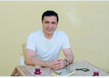 Demirtaş’a gülümsediği için yeni kimlik kartı verilmedi