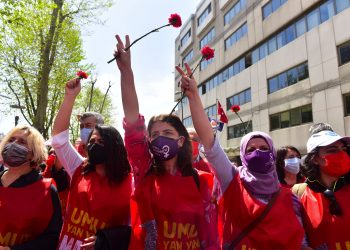 Demirtaş’tan 1 Mayıs çağrısı: Bizim penceremiz yok ama sizler balkonunuzdan emekçiler için ses verebilirsiniz