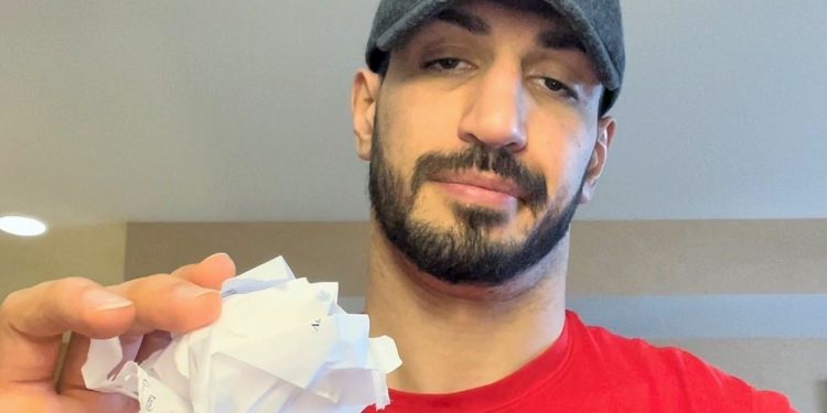 Enes Kanter’e, Erdoğan’a hakaretten dava: Mahkeme tebligatını önce yırttı, sonra yaktı