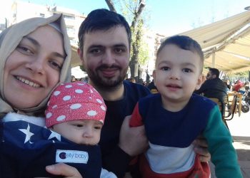 Çocuklarını ve eşini Ege’de kaybeden Gülfem Yeni gözaltına alındı: Çektirdiğiniz acı yetmiyor mu?