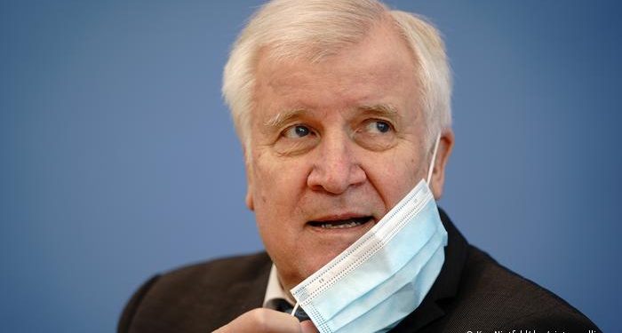 Almanya içişleri Bakanı Horst Seehofer koronavirüse yakalandı