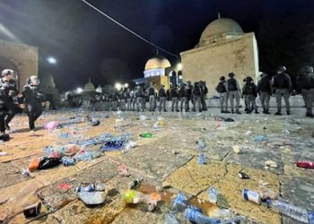 İsrail polisinden Mescid-i Aksa’ya saldırı: 200’den fazla Filistinli yaralı