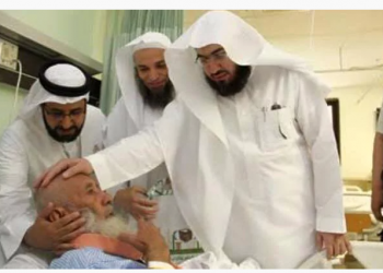 Kabe imamına bıçaklı saldırı girişimi