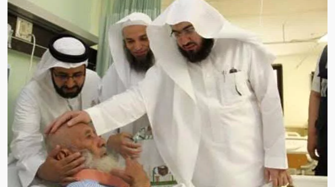 Kabe imamına bıçaklı saldırı girişimi