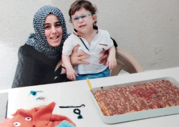 Göz sağlığına kavuşması için: Bir yıl cezaevinde tutulan Muaz bebek için kampanya