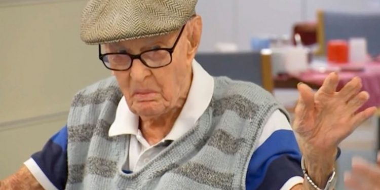 Ülkenin ‘en yaşlı’ vatandaşı: Avustralyalı uzun yaşamasını tavuk beyni yemeye bağladı