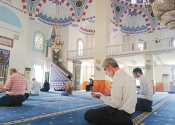 Polisten sahur vakti, camilere ‘itikaf’ operasyonu: Alparslan Kuytul ve 14 yaşındaki oğluna ters kelepçeli gözaltı