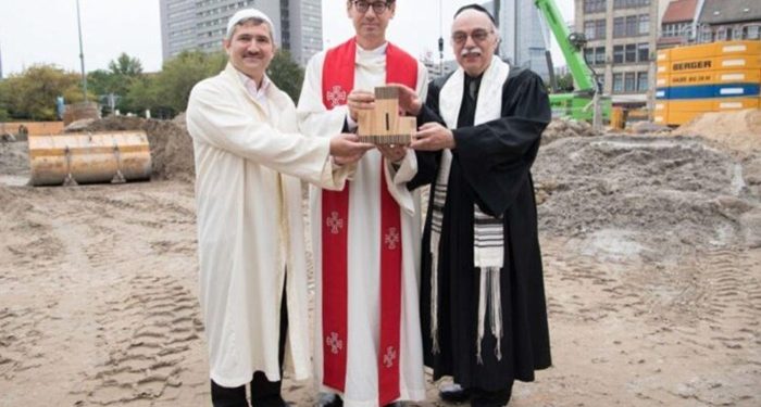 House of One Projesi’nin temeli atıldı: ‘Din düşmanlığının özgür toplumumuzda yeri yok’