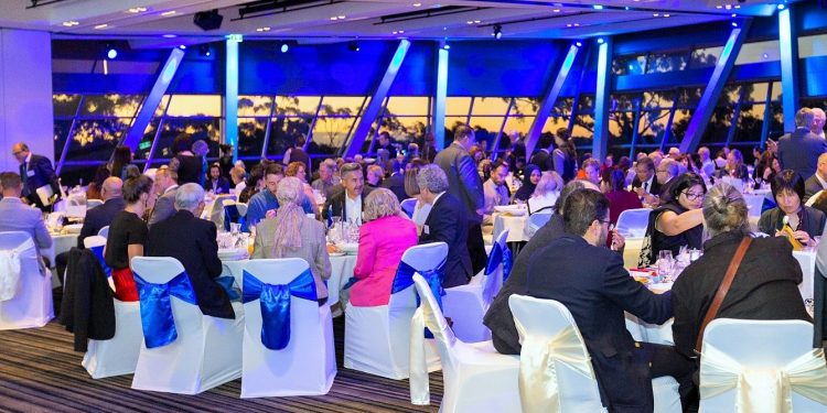 Eğitim Vakfı’nın iftarına büyük ilgi: Parlamento’daki milletveklinin yarısından fazlası aynı sofrada ağırlandı