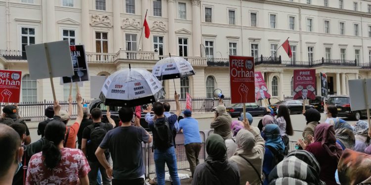Londra Türk Büyükelçiliği önünden çağrı: Orhan İnandı ve tüm kayıpları bulun