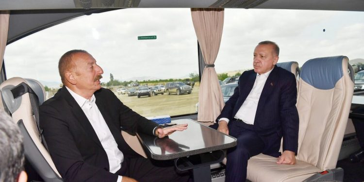 Yandaşlar her yerde varlar: Karabağ’da, Erdoğan ve Aliyev arasında müteahhit diyaloğu