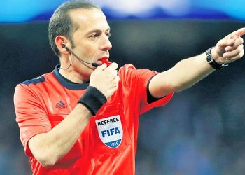 Tarihe geçti: Cüneyt Çakır EURO 2020’de turnuva tarihinde en çok maç yöneten hakem