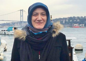 İki yıl önce kanserden ölen KHK’lı sınıf öğretmeni görevine iade edildi