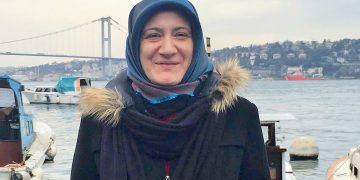 İki yıl önce kanserden ölen KHK’lı sınıf öğretmeni görevine iade edildi