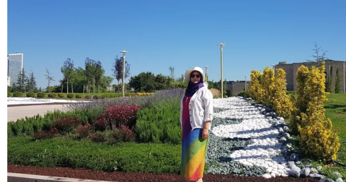 Milletvekili Hüda Kaya’dan gökkuşağı renkleriyle mesaj: Doğanın en güzel renkleriyle bugün Meclis’e geldim