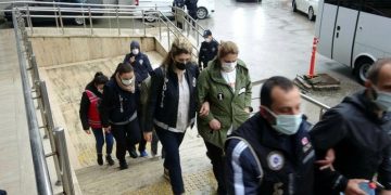 Gözaltındaki 14 kız öğrenciye final sınavı baskısı