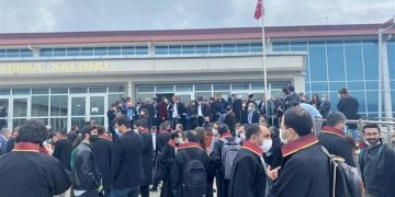 Kobane davasında HDP’li vekile saldırı girişimi: Para karşılığında slogan atanlar susturamazsınız