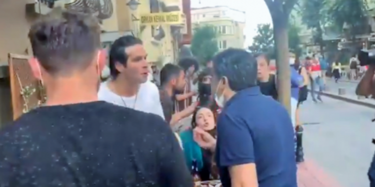 Kafede oturanları gözaltına alan polisin Gökhan Açıkkollu’ya işkence yaptığı iddia edildi