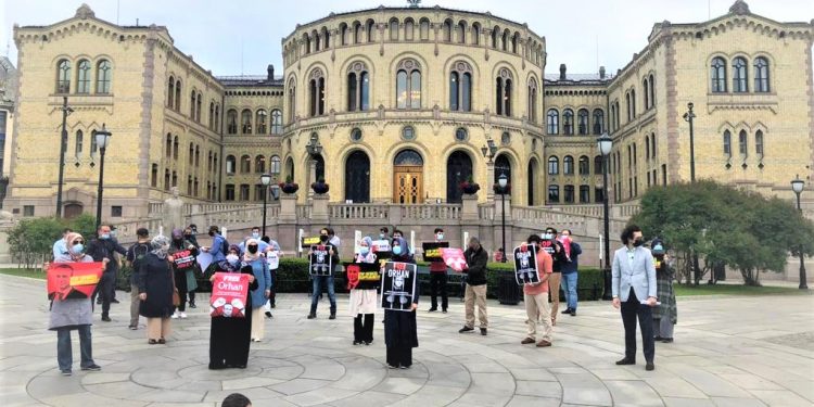 Kaçırılan eğitimci İnandı için Oslo’da protesto:Orhan İnandı serbest bırakılsın