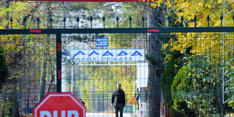 Yunanistan, Türkler’e karayolu geçişini kapattı: Bulgaristan’dan gitsinler!