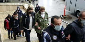 Bir haftadır gözaltında tutulan 14 kız öğrenci serbest bırakıldı