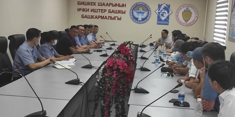 Kırgız Emniyeti: Protestoları durdurun size bilgi vereceğiz