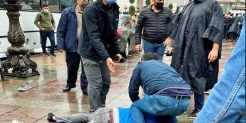 Veli Saçılık: Polis olmayan koluma kelepçe takmak istedi, kolumu uzatmadığım için tekmeledi