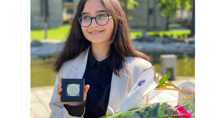 Sürgün hayatından altın madalyaya giden başarı: Hatice İrem Coşkun,  2,5 yılda okulunu birincilikle bitirdi